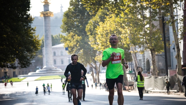 Масштабный благотворительный забег Tbilisimarathon проходит в столице Грузии