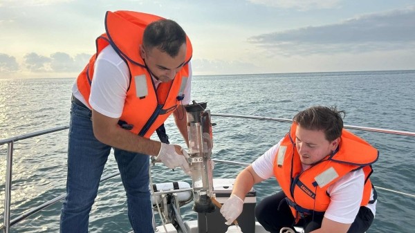 Стоит ли бить тревогу? Грузинские экологи проверили качество воды в Черном море