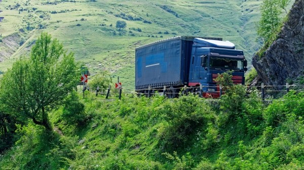 Экзамен на права для водителей автобусов и большегрузов усложняется в Грузии с 1 октября Экзамен на права для водителей автобусов и большегрузов усложняется в Грузии с 1 октября