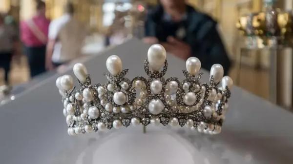 Спустя несколько часов после масштабного ограбления Лувра обокрали еще один французский музей - почему драгоценности стали «беззащитными»: что говорят французские официальные лица Спустя несколько часов после масштабного ограбления Лувра обокрали еще один французский музей - почему драгоценности стали «беззащитными»: что говорят французские официальные лица