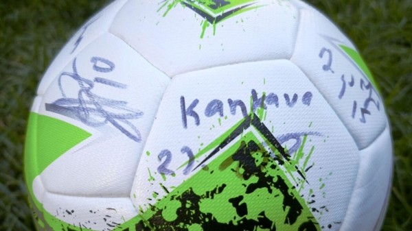 Мяч с автографами легенд "Динамо" Тбилиси передадут школе имени Мирзы Геловани в Беларуси Мяч с автографами легенд "Динамо" Тбилиси передадут школе имени Мирзы Геловани в Беларуси