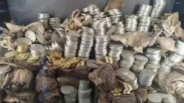 Спустя несколько часов после масштабного ограбления Лувра обокрали еще один французский музей - почему драгоценности стали «беззащитными»: что говорят французские официальные лица Спустя несколько часов после масштабного ограбления Лувра обокрали еще один французский музей - почему драгоценности стали «беззащитными»: что говорят французские официальные лица