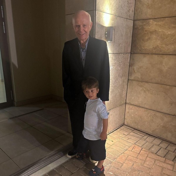 «В последнее время Аслана беспокоит деменция... Он в Москве с 10-летним сыном и женой»  - что рассказывает близкий семьи о бывшем лидере Аджарии «В последнее время Аслана беспокоит деменция... Он в Москве с 10-летним сыном и женой»  - что рассказывает близкий семьи о бывшем лидере Аджарии