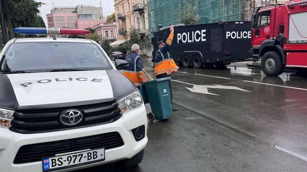 Утро в Тбилиси после ночных протестов - фото