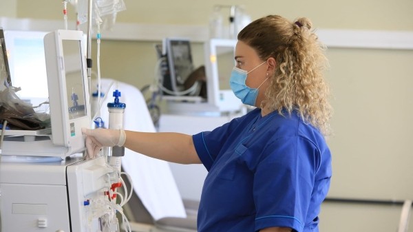 Медсестер и акушерок, работающих в Грузии без регистрации, будут штрафовать Медсестер и акушерок, работающих в Грузии без регистрации, будут штрафовать