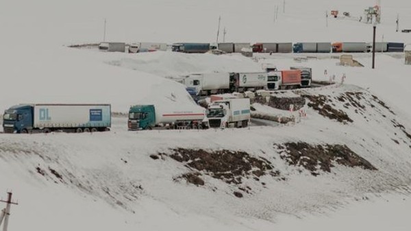Напоминание водителям: с 1 декабря в Грузии переходят на зимнюю резину 