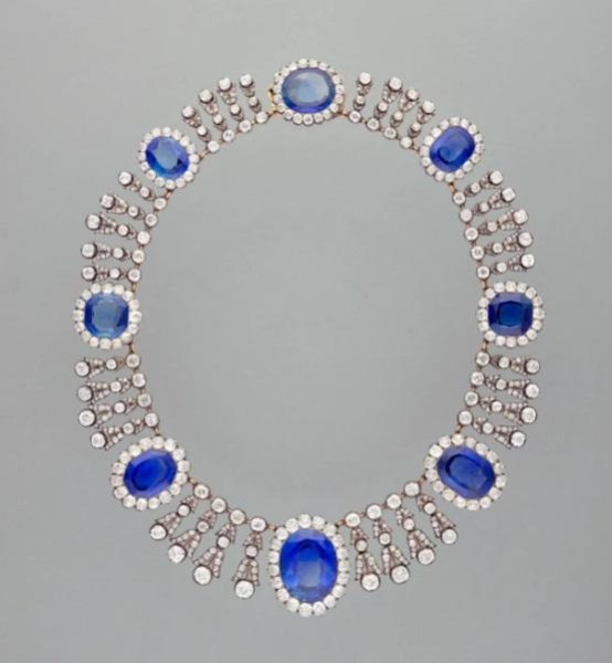 Лувр ограбили «мелкие преступники» - что заявляет парижский прокурор и каков список ценнейших экспонатов, которые до сих пор не найдены