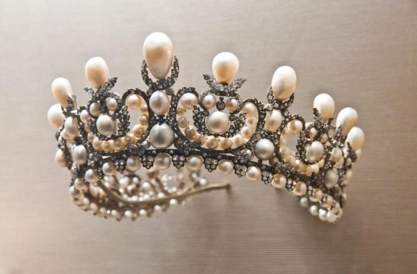 Лувр ограбили «мелкие преступники» - что заявляет парижский прокурор и каков список ценнейших экспонатов, которые до сих пор не найдены