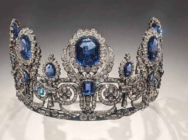 Лувр ограбили «мелкие преступники» - что заявляет парижский прокурор и каков список ценнейших экспонатов, которые до сих пор не найдены