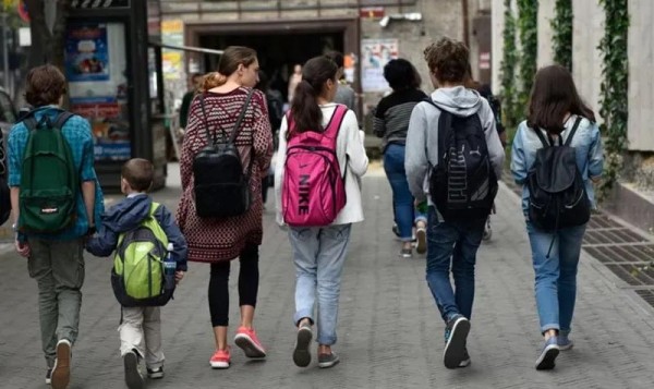 Имеет ли право педагог публичной школы обучать учеников вне школы? - заместитель министра образования распространяет заявление Имеет ли право педагог публичной школы обучать учеников вне школы? - заместитель министра образования распространяет заявление