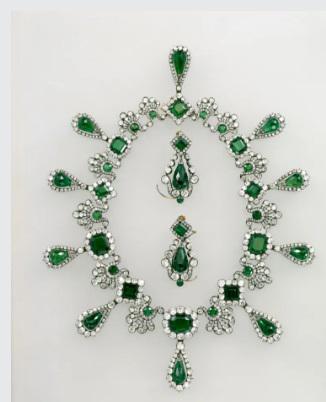 Лувр ограбили «мелкие преступники» - что заявляет парижский прокурор и каков список ценнейших экспонатов, которые до сих пор не найдены