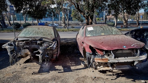 Что делать с автохламом? В Грузии ищут решение экологической проблемы