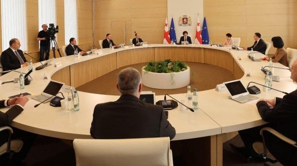 Как вы думаете, на что государство должно тратить больше денег? Как вы думаете, на что государство должно тратить больше денег?