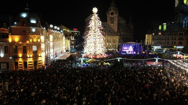 Главная новогодняя елка Аджарии торжественно зажглась в Батуми