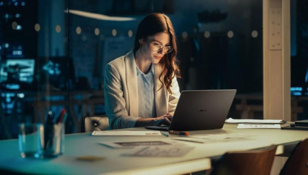 ASUS представляет портфолио новейших устройств с поддержкой ИИ, включая ноутбуки ExpertBook Ultra, серии Expert и программные  инструменты MyExpert, на выставке CES 2026