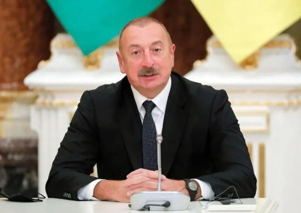 &laquo;Настанет день, когда армянские грузы будут проходить напрямую через территорию Азербайджана, а не Грузии&raquo;  - Алиев