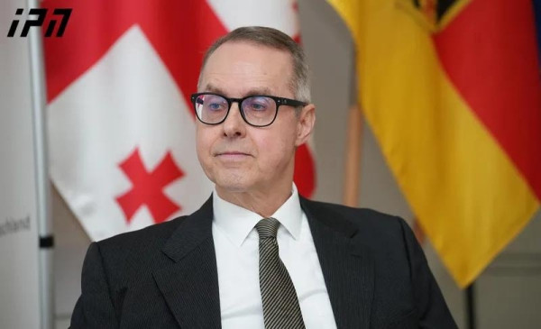 Петер Фишер пояснил, какие директивы он получил от германских властей, когда был отозван из Грузии для консультаций