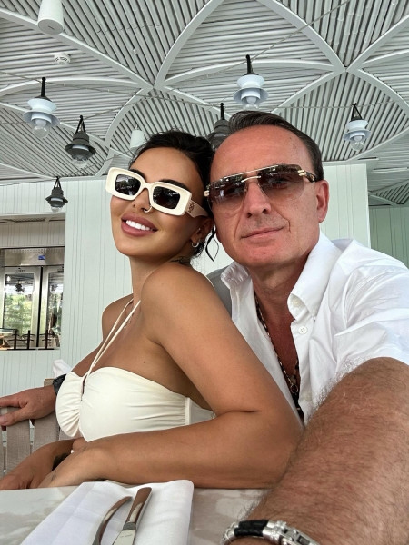 «Попросил моей руки дома на диване» - Шорена Бегашвили обручилась с 67-летним бизнесменом: что известно о Мамуке Урушадзе, которого актриса до сих пор старательно скрывала «Попросил моей руки дома на диване» - Шорена Бегашвили обручилась с 67-летним бизнесменом: что известно о Мамуке Урушадзе, которого актриса до сих пор старательно скрывала