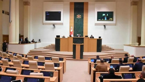 78 - за, 9 - против - парламент утвердил законодательные изменения &laquo;о грантах&raquo;