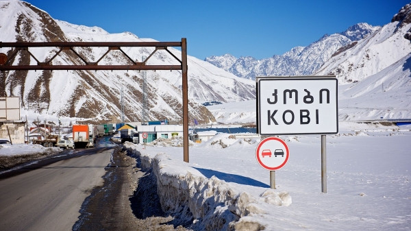 Верхний Ларс сегодня: дорога к границе с Россией открыта для всех видов транспорта