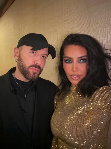 Демна и Ким Кардашьян на вечеринке премии «Оскар» - фото, которые распространяются в медиа Демна и Ким Кардашьян на вечеринке премии «Оскар» - фото, которые распространяются в медиа